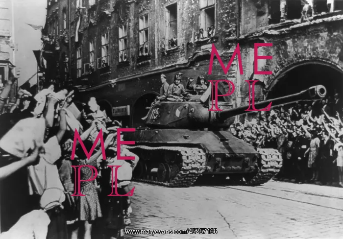 : Crowd cheering arrival of liberating Soviet troops : Crowd cheering arrival of liberating Soviet troops