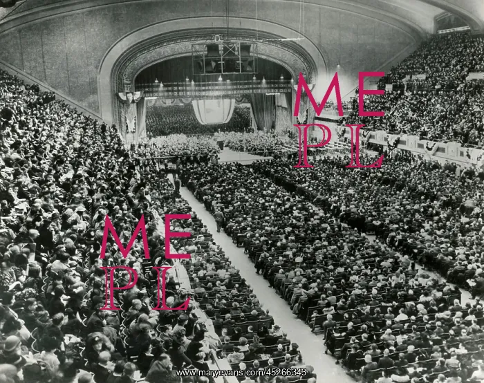: Crowd in Cleveland to hear Franklin Roosevelt's : Crowd in Cleveland to hear Franklin Roosevelt's