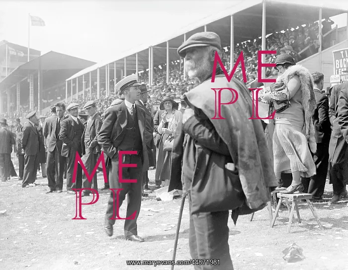: CROWD AT THE DERBY / 1930 : CROWD AT THE DERBY / 1930