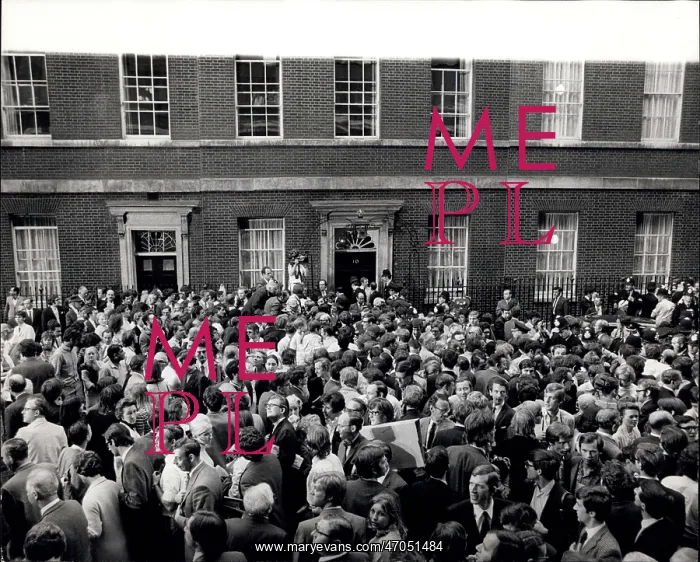  : Crowd in Downing Street to welcome Edward Heath PM