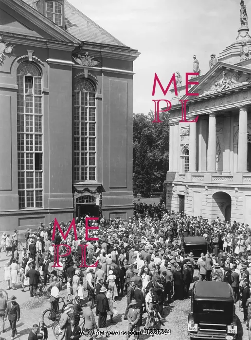 : Crowd in front of the Garrison Church in Potsdam, 1932 : Crowd in front of the Garrison Church in Potsdam, 1932