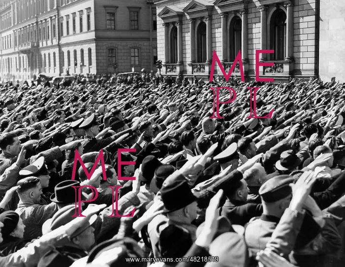 : Crowd on Hitler's birthday in Berlin, 1940 : Crowd on Hitler's birthday in Berlin, 1940