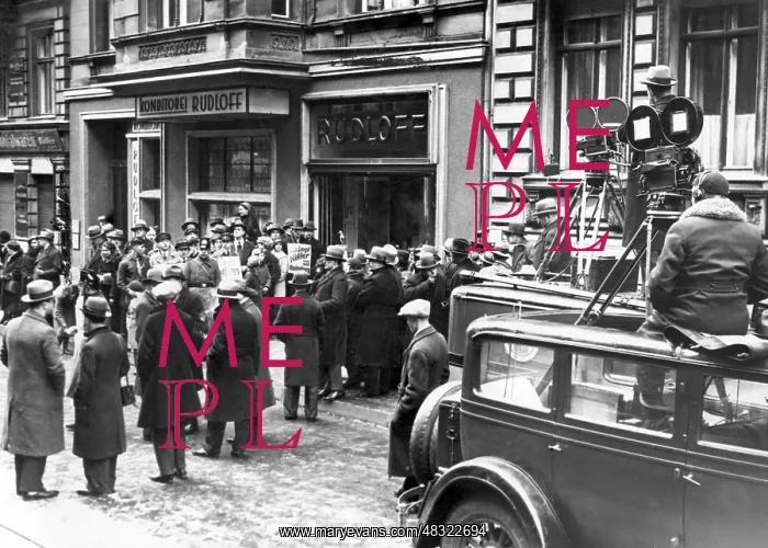 : Crowd in front of the ministers polling station, 1932 : Crowd in front of the ministers polling station, 1932