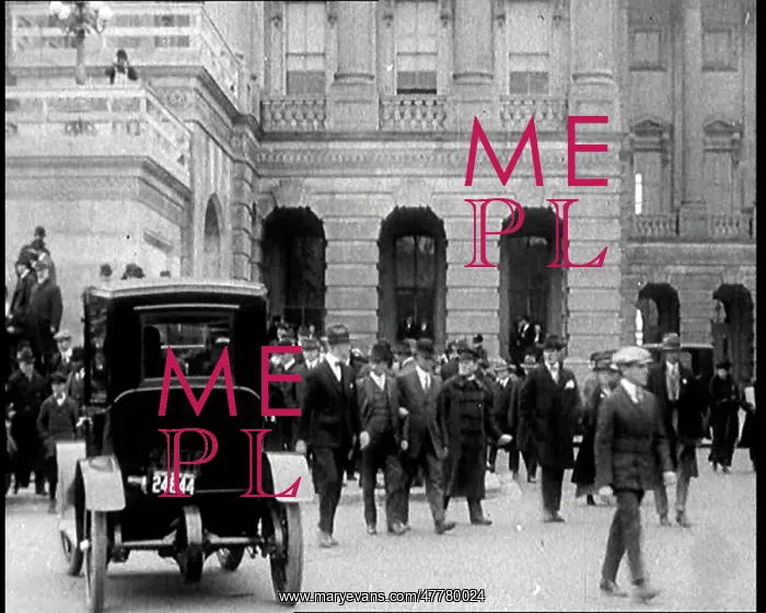 : Crowd Outside A Building In Washington, District : Crowd Outside A Building In Washington, District