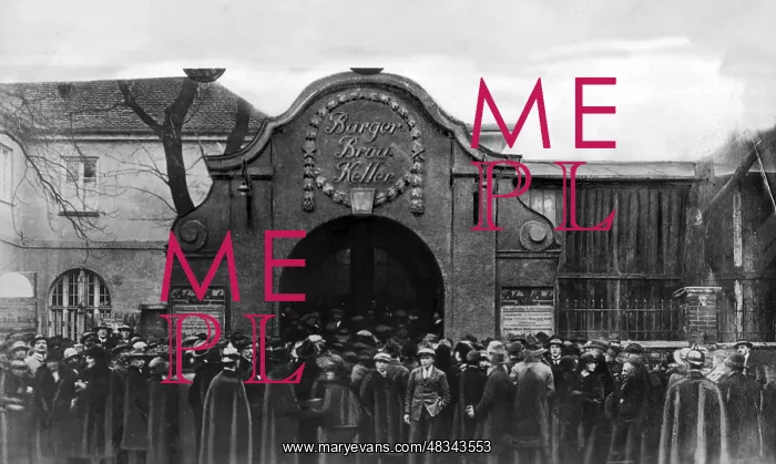 : Crowd of people before the Buergebraeukeller in Munich, 1923 : Crowd of people before the Buergebraeukeller in Munich, 1923