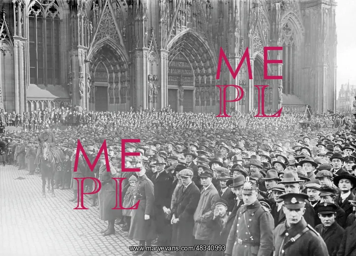: Crowd of people in front of Cologne Cathedral : Crowd of people in front of Cologne Cathedral