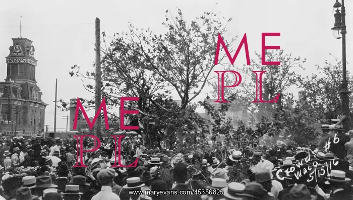 : Crowd of people gathered to watch the lynching of : Crowd of people gathered to watch the lynching of