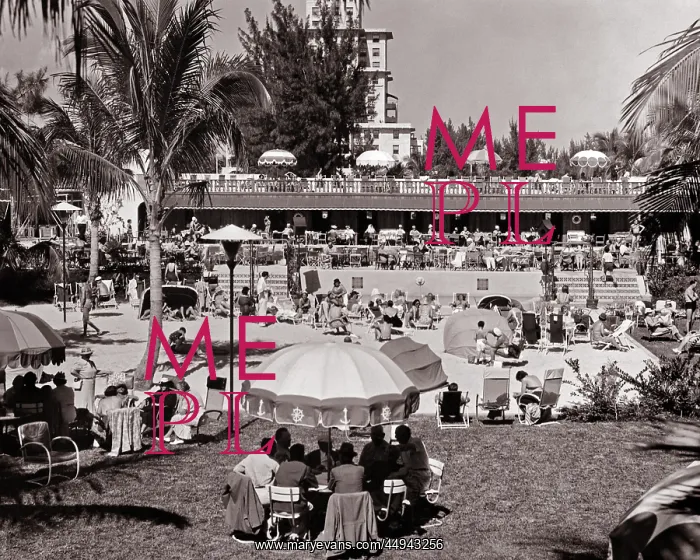 : Crowd of People Vacationers Around Beach and Swimming : Crowd of People Vacationers Around Beach and Swimming
