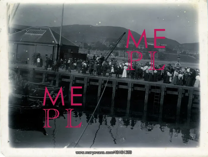 : Crowd on the Pier, Campbeltown, Scotland : Crowd on the Pier, Campbeltown, Scotland