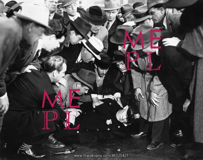 : Crowd reviving police officer : Crowd reviving police officer