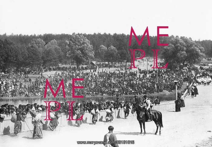 : Crowd in Russia, 1903 : Crowd in Russia, 1903