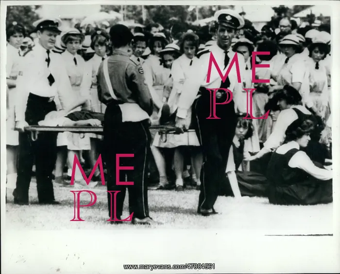 : Crowd scene during Queen Elizabeth II visit, Adelaide : Crowd scene during Queen Elizabeth II visit, Adelaide
