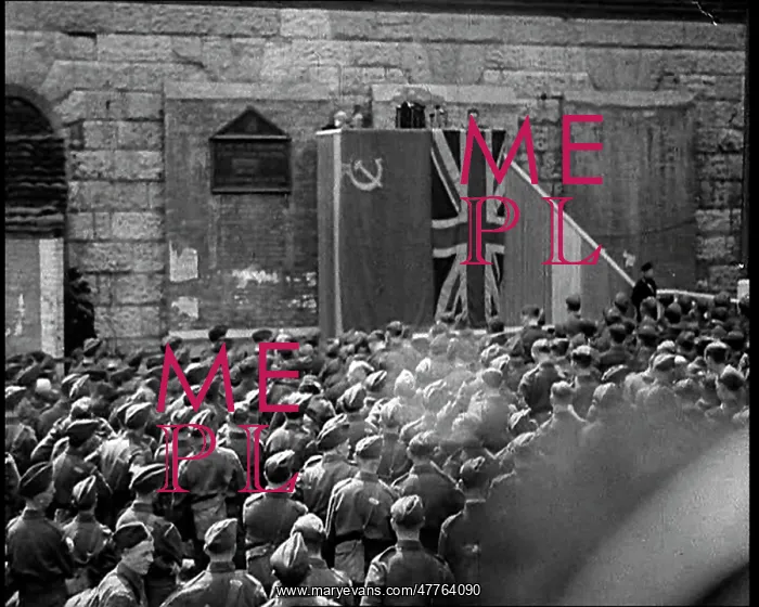 : A Crowd of Soldiers Listening to Max Aitken : A Crowd of Soldiers Listening to Max Aitken
