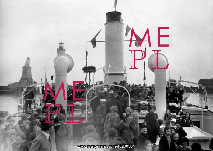 : Crowd on a steamer on Lake Constance, 1927 : Crowd on a steamer on Lake Constance, 1927