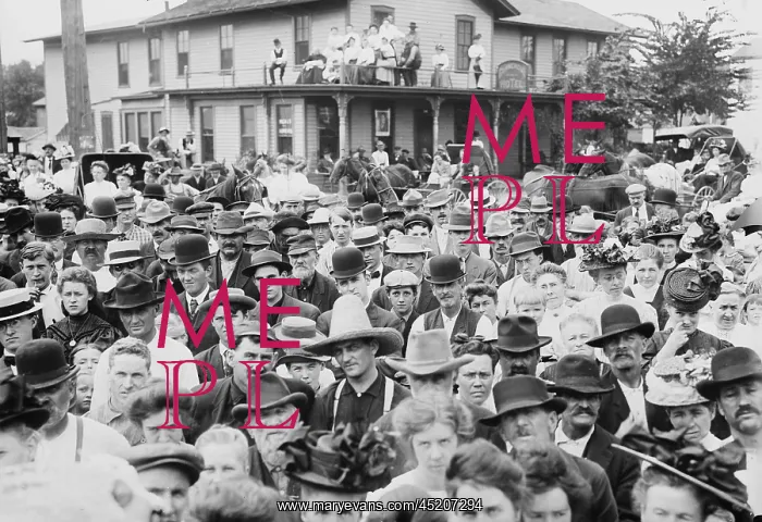 : Crowd for waiting for candidate William ? : Crowd for waiting for candidate William ?