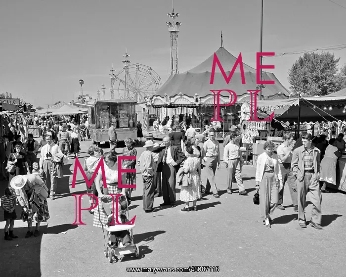 : Crowd Walking on the Midway of the York County Fair : Crowd Walking on the Midway of the York County Fair
