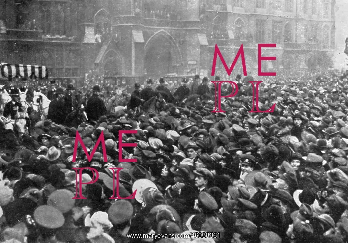 : Crowd at wedding of Princess Patricia of Connaught : Crowd at wedding of Princess Patricia of Connaught