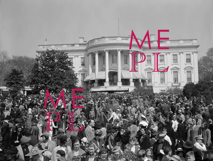  : Crowd on White House lawn for Easter Egg Roll