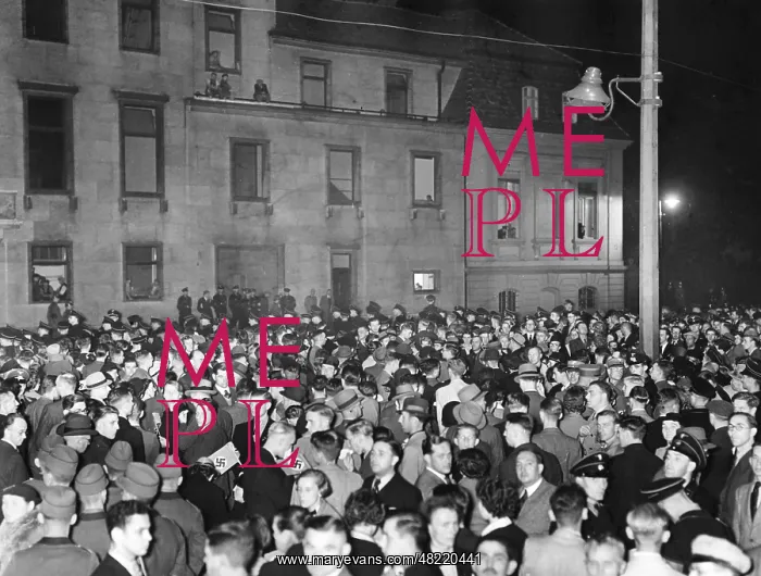 : Crowd on the Wilhelmsplatz in Berlin, 1938 : Crowd on the Wilhelmsplatz in Berlin, 1938