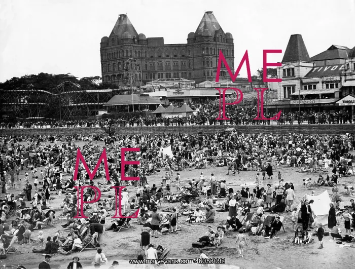 : Crowded beach at New Brighton, Merseyside : Crowded beach at New Brighton, Merseyside
