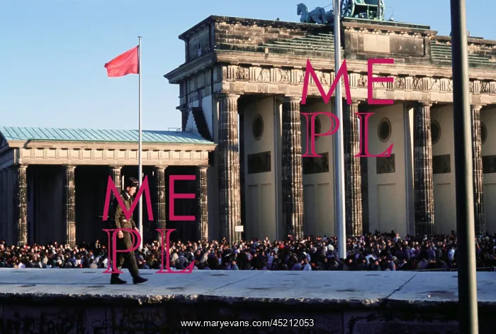 : Crowds of Berliners around the Brandenburg ? : Crowds of Berliners around the Brandenburg ?