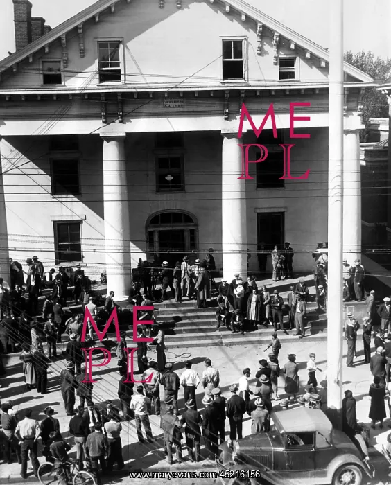 : Crowds at Flemington, New Jersey courthouse : Crowds at Flemington, New Jersey courthouse