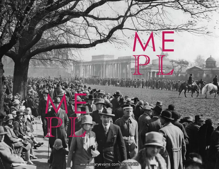 : Crowds in Hyde Park on Easter Sunday : Crowds in Hyde Park on Easter Sunday