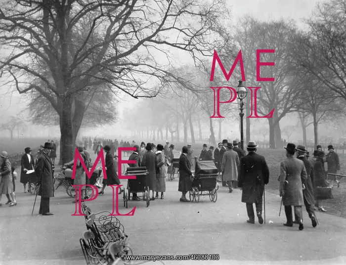 : Crowds in Hyde Park (Rotten Row) - 12th : Crowds in Hyde Park (Rotten Row) - 12th