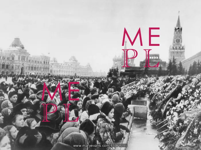 : Crowds in Moscow's Red Square mourn the death of : Crowds in Moscow's Red Square mourn the death of