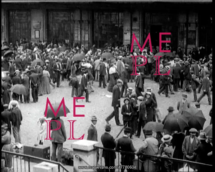 : Crowds Of New French Army Recruits Queueing : Crowds Of New French Army Recruits Queueing