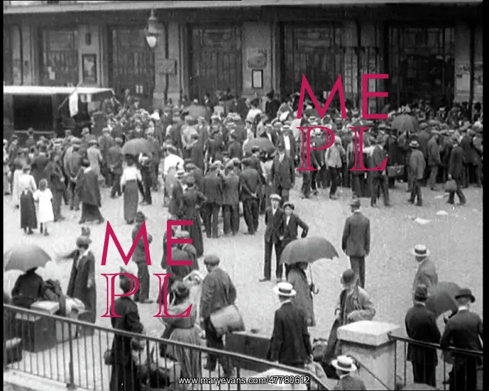 : Crowds Of New French Army Recruits Queueing : Crowds Of New French Army Recruits Queueing