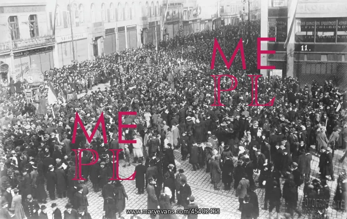  : Crowds of people at Mustek during coup d'etat