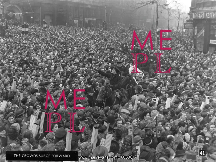 : Crowds at the Royal Wedding 1947 : Crowds at the Royal Wedding 1947