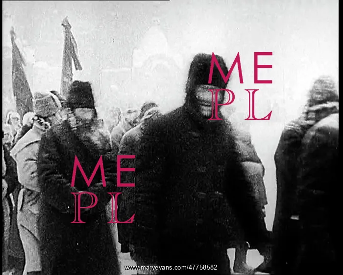 : Crowds of Russian People Walking in the Snow : Crowds of Russian People Walking in the Snow