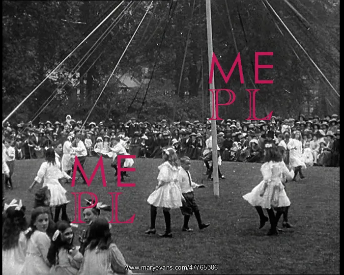 : Crowds Sitting Outside on the Grass and Watching : Crowds Sitting Outside on the Grass and Watching