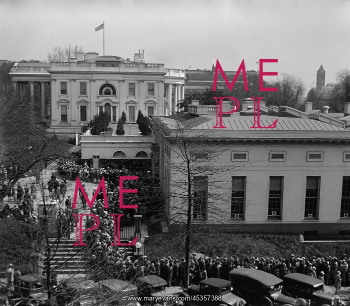: Crowds at the White House for admission to the Easter : Crowds at the White House for admission to the Easter
