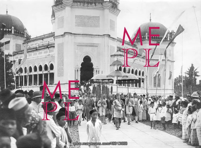 : Crowning of the Sultan of Sumatra, 1925 : Crowning of the Sultan of Sumatra, 1925