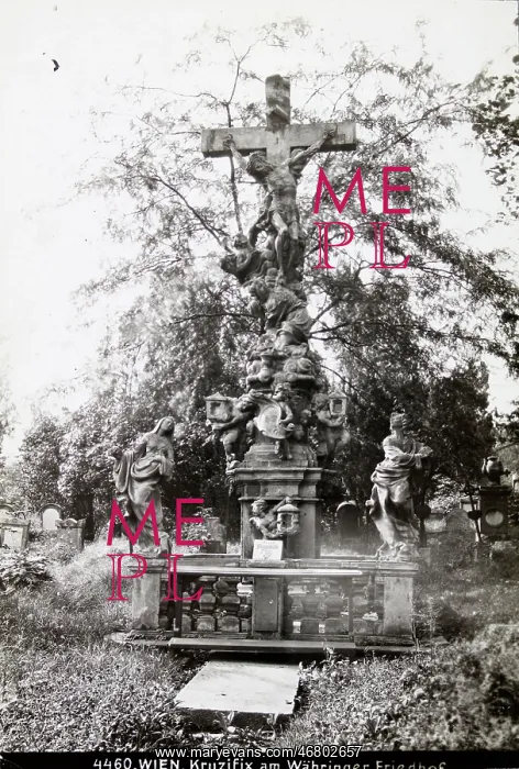 : Crucifix sculpture at Wahring cemetery : Crucifix sculpture at Wahring cemetery