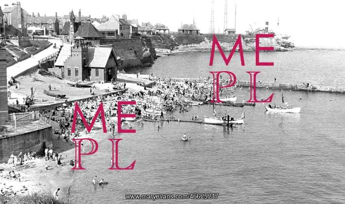  : Cullercoats, the Beach c1955
