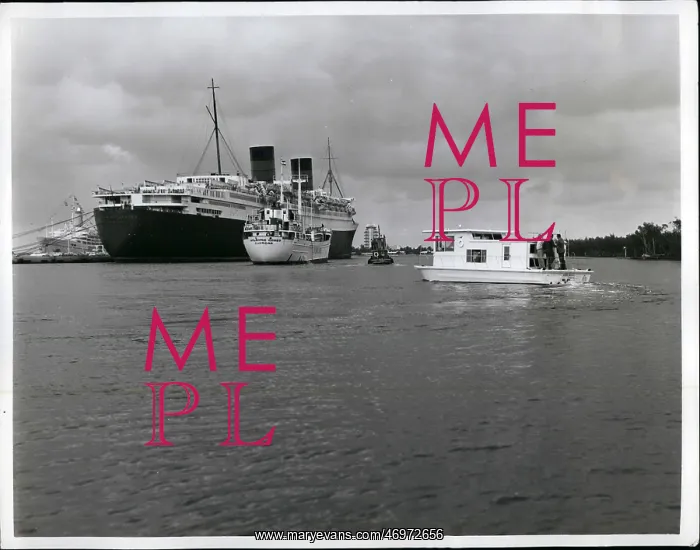 : Cunard liner, Queen Elizabeth I, in Florida : Cunard liner, Queen Elizabeth I, in Florida