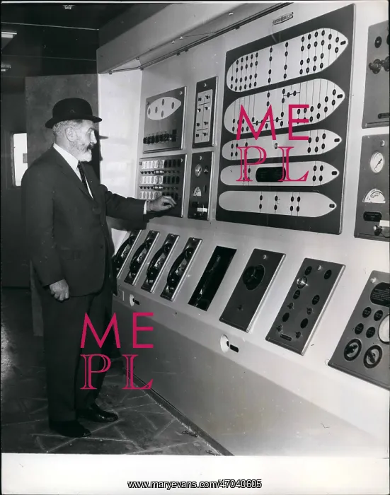 : Cunard liner, Queen Elizabeth II, control panel : Cunard liner, Queen Elizabeth II, control panel
