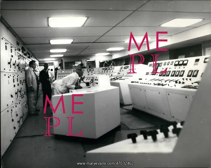 : Cunard liner, Queen Elizabeth II, control room : Cunard liner, Queen Elizabeth II, control room