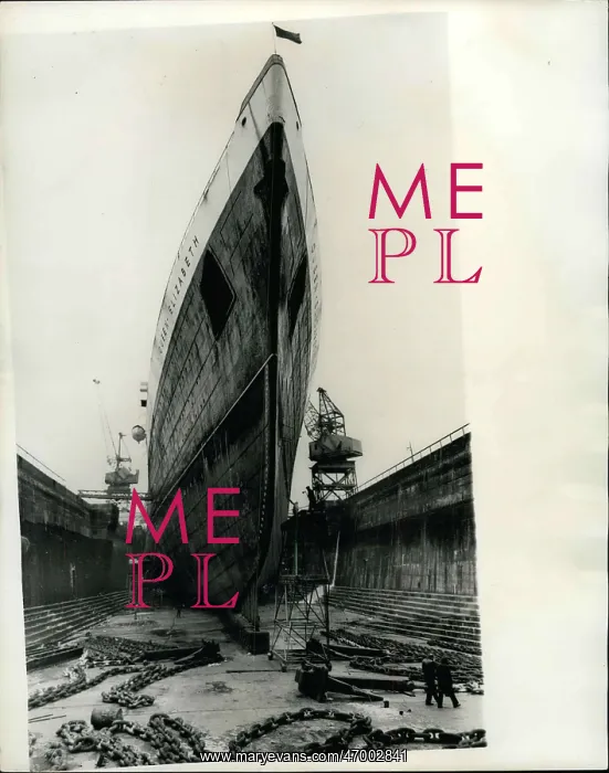 : Cunard liner, Queen Elizabeth II, in dry dock : Cunard liner, Queen Elizabeth II, in dry dock