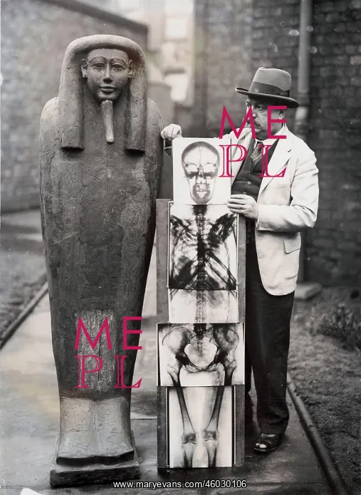 : Curator with mummy : Curator with mummy