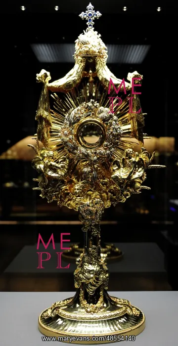 : Custody of gilded silver decorated with precious stones. 178 : Custody of gilded silver decorated with precious stones. 178