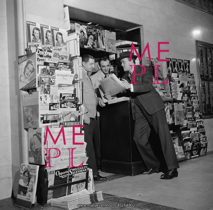 : Customer at the Newsstand in the National Press : Customer at the Newsstand in the National Press