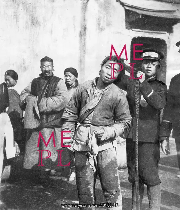 : Cutting of braid during the revolution in China, 1912 : Cutting of braid during the revolution in China, 1912