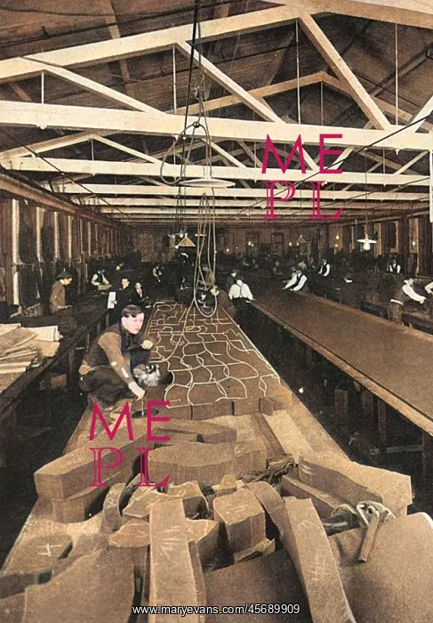 : Cutting sixty khaki uniforms at once, WW1 : Cutting sixty khaki uniforms at once, WW1