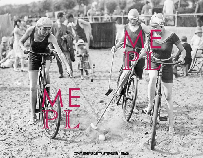 : Cycle polo in Westcliff-on-Sea, 1926 : Cycle polo in Westcliff-on-Sea, 1926
