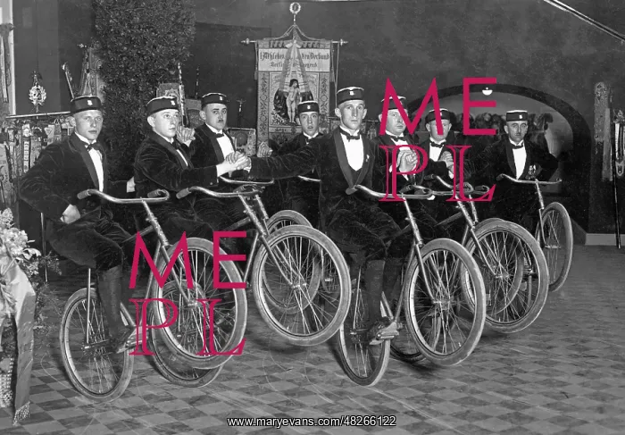 : The cycling club Blitz, 1929 : The cycling club Blitz, 1929